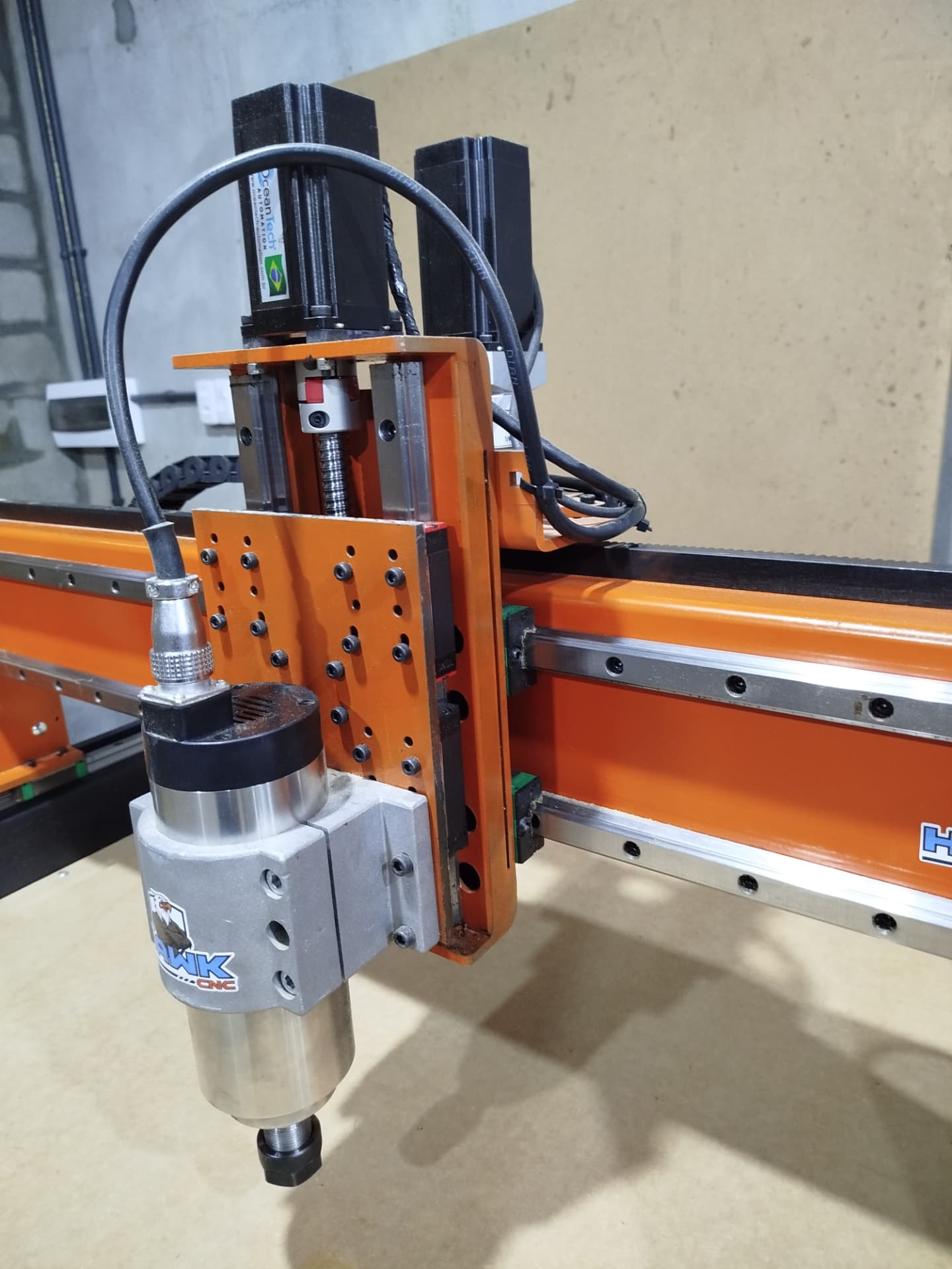 Router CNC Hawk 1850 x 2750 — foto 3 (área útil 1850 x 2750 x 150 mm, spindle 3 cv com inversor)