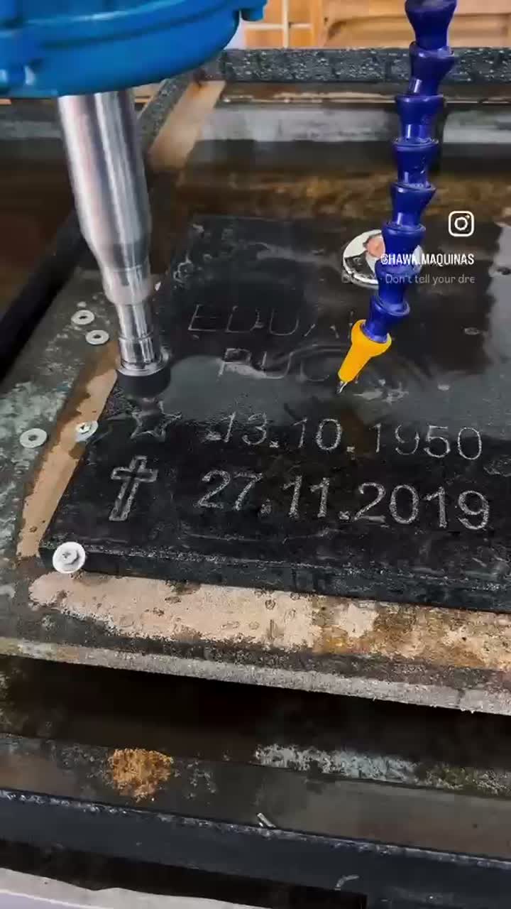 Gravação de letras em granito