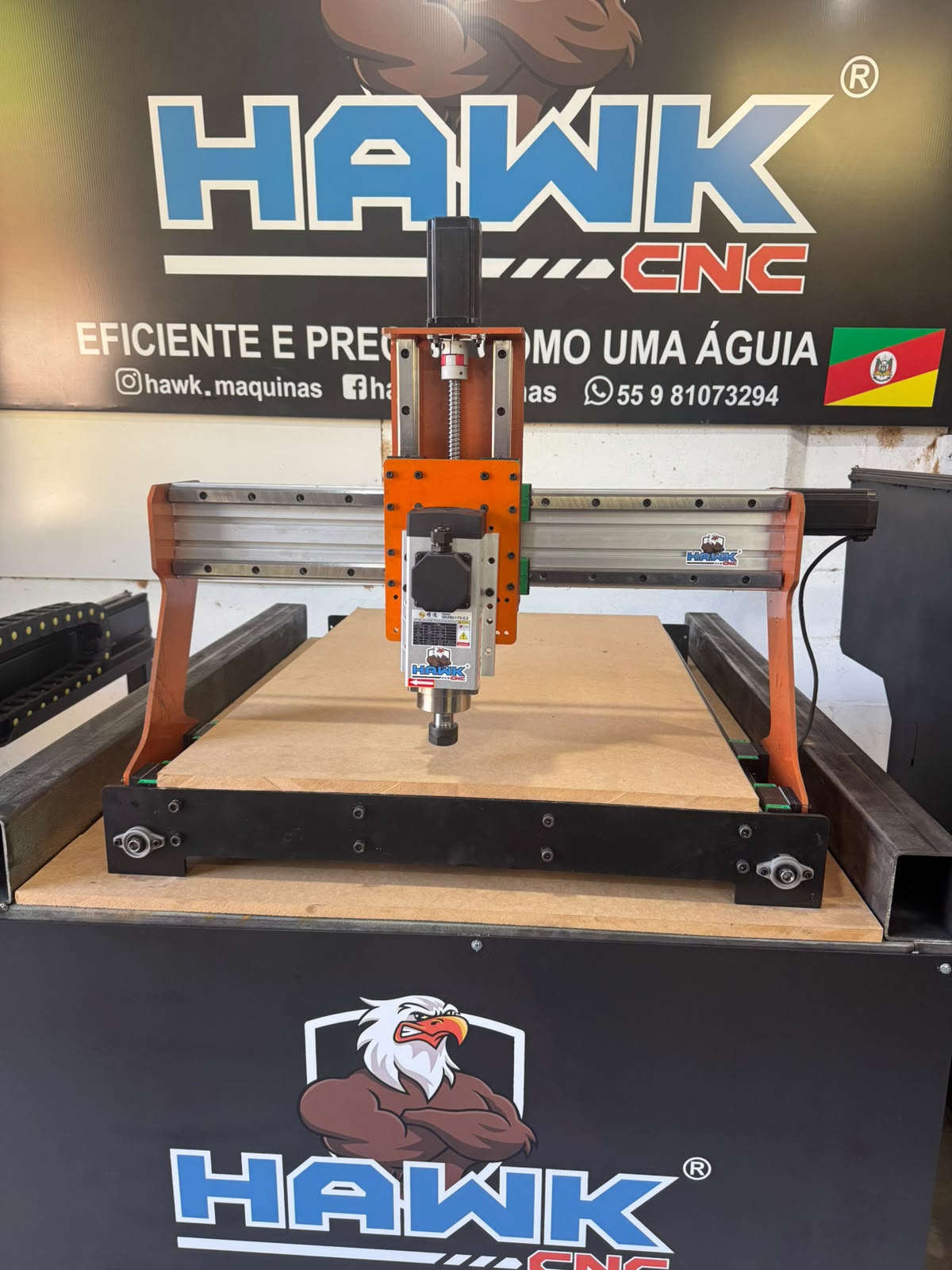 Router CNC Hawk 600 x 800 — foto 4 (área útil 600 x 800 x 150 mm, spindle 1 ou 3 cv com inversor)