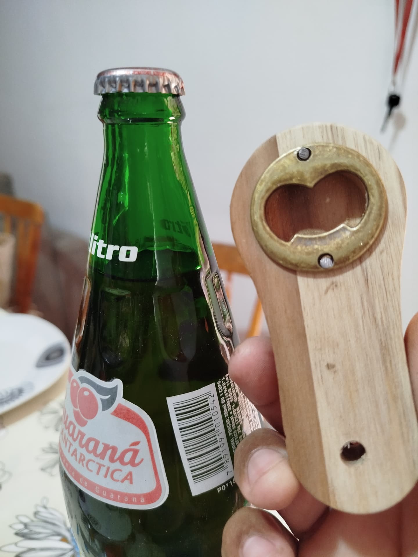 Abridor de garrafa em madeira feito na CNC Hawk
