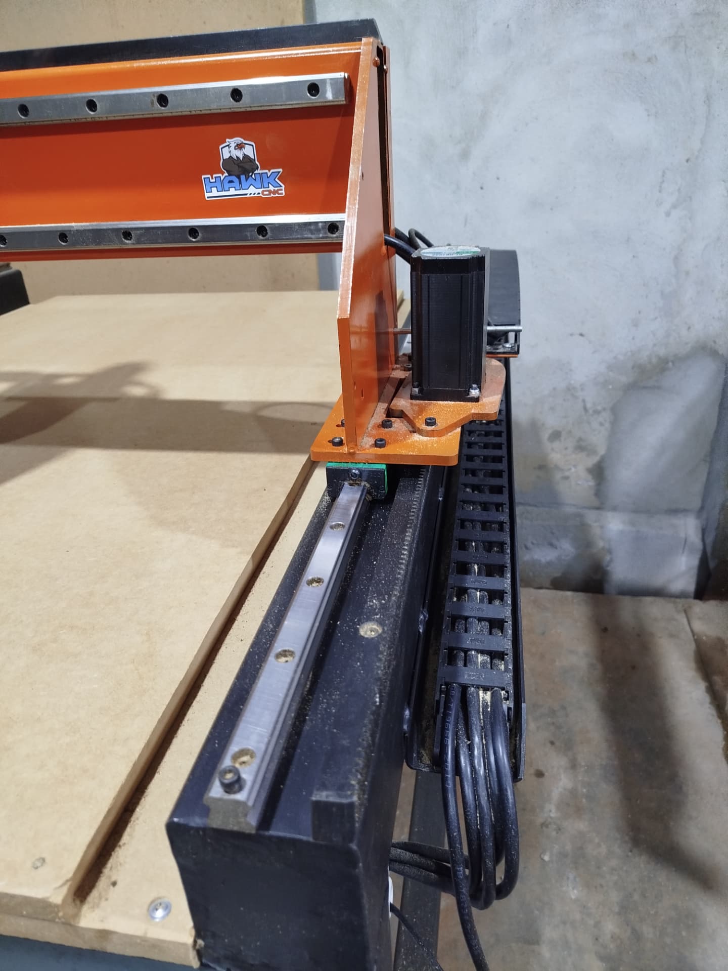 Router CNC Hawk 1000 x 1500 — foto 3 (área útil 1000 x 1500 x 150 mm, spindle 1 ou 3 cv com inversor)