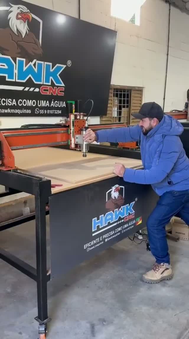 Preparando a chapa na CNC Hawk