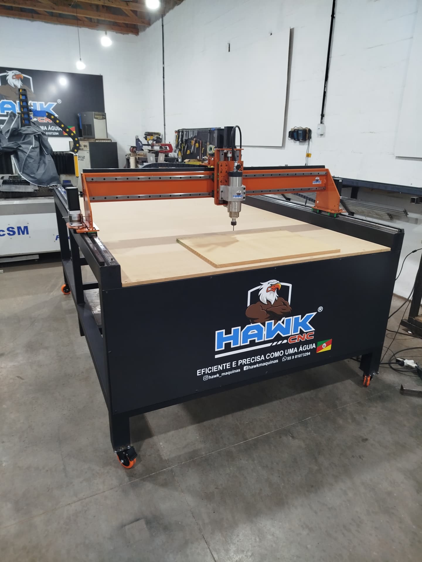 Router CNC Hawk 1500 x 2500 — foto 2 (área útil 1500 x 2500 x 150 mm, spindle 3 cv com inversor)