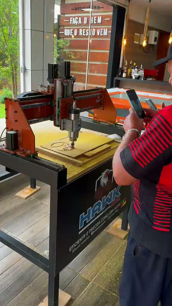 Cliente usinando na própria Hawk